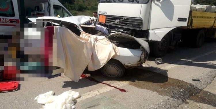 Kastamonu'da tır ile otomobil çarpıştı: 3 ölü