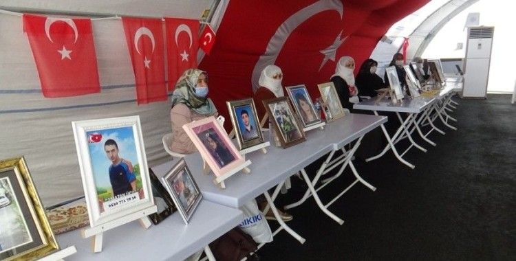 HDP önündeki ailelerin evlat nöbeti 325'inci gününde