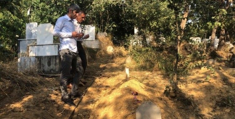 Vahşice öldürülen Pınar Gültekin'in mezarına bayram şekeri bırakıldı