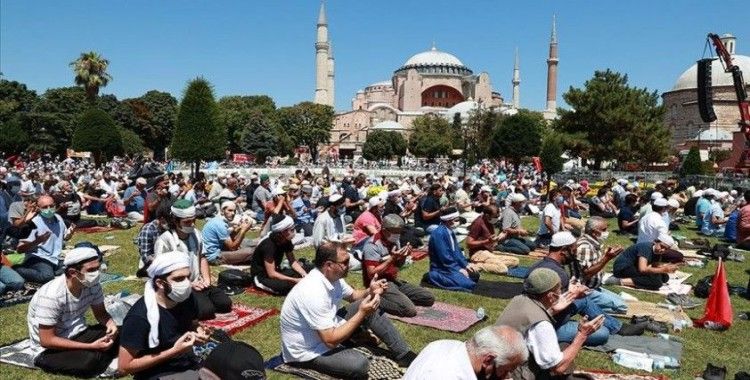 Kuzey Makedonya'da Ayasofya-i Kebir Cami-i Şerifi için şükür secdesi yapıldı