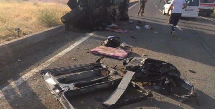Ağrı'da feci kaza: 3 ölü, 6 yaralı