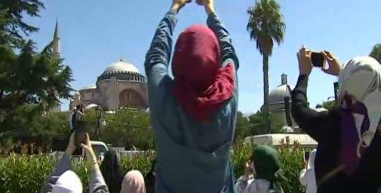 Kadınlar Ayasofya Camii'ne akın etti