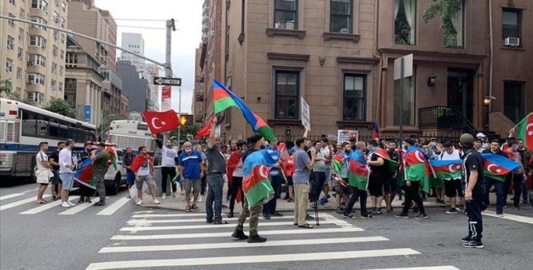 ABD'deki Azeri ve Türk vatandaşlar, New York'ta Ermenistan'ı protesto etti