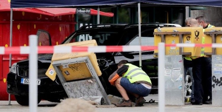 Berlin'de araç yayaların arasına daldı: 7 yaralı