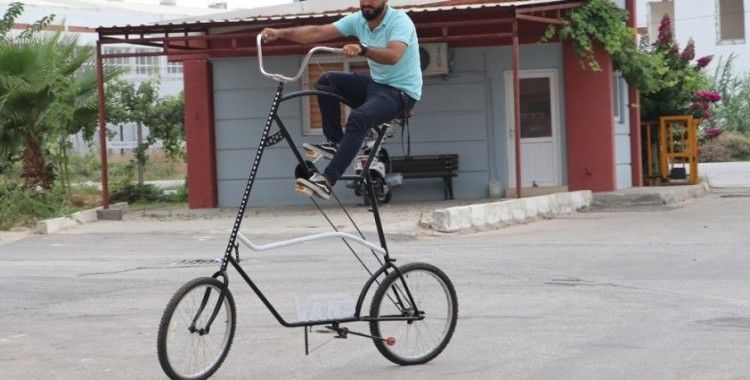 Sosyal mesafe için 2 buçuk metre uzunluğunda bisiklet yaptı