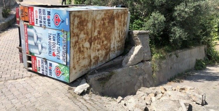Kocaeli'de tüp yüklü kamyonet devrildi: 1 yaralı