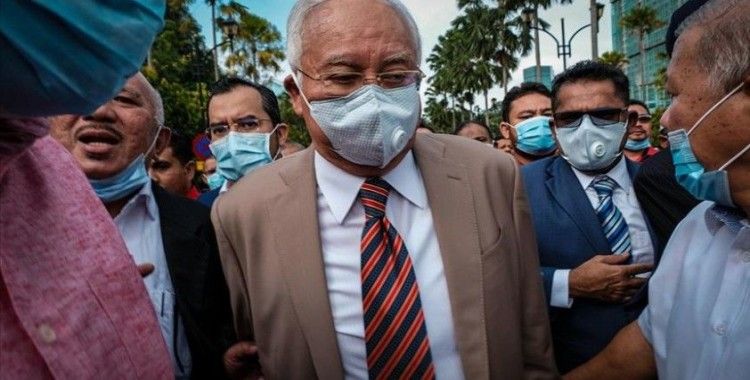 Eski Malezya Başbakanı Necip Rezak'a yolsuzluktan 12 yıl hapis cezası