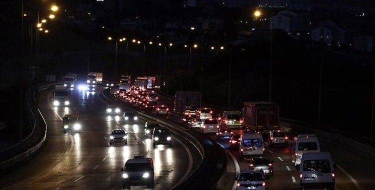 Anadolu Otoyolu'nun Kocaeli kesiminde trafik yoğunluğu başladı