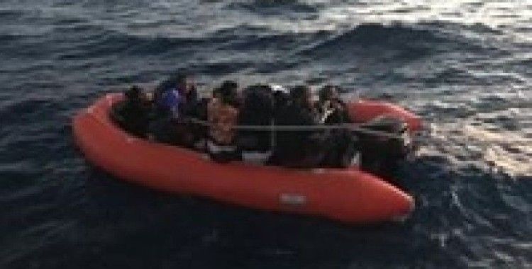 Yunanistan tarafından ölüme terk edilen göçmenleri Türk askeri kurtardı