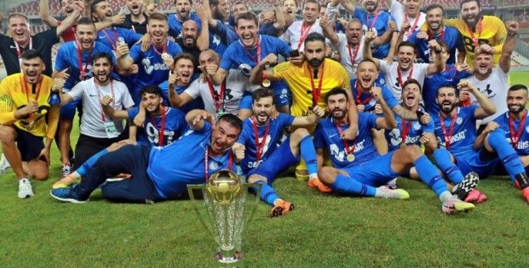 TFF 1 Lig’e yükselen Tuzlaspor, kupasını aldı