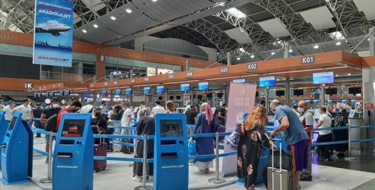 İstanbul'daki havalimanlarında Kurban Bayramı yoğunluğu