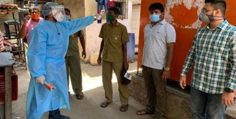 'Mumbai'de yoksul mahallelerde yaşayanların çoğu virüse yakalandı'
