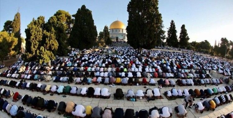 On binlerce Müslüman Kurban Bayramı namazını Mescid-i Aksa'da kıldı