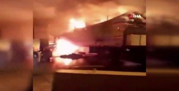İran-Irak sınırındaki kamyonlar alev alev yandı
