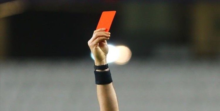 Kasıtlı öksüren futbolcuya kırmızı kart