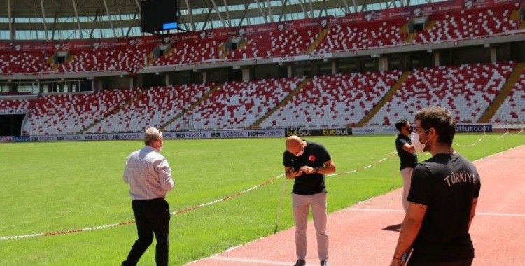 UEFA yetkilileri Sivas Yeni 4 Eylül Stadyumu'nu denetledi
