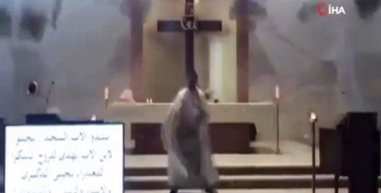 O patlamada kilisede ayin yapan papazın kaçış anı kamerada