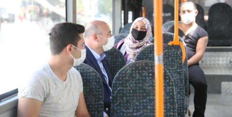 İçişleri Bakanı Soylu halk otobüsüne binerek koronavirüse karşı vatandaşları uyardı