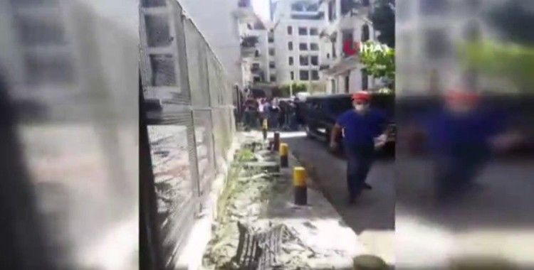 Beyrut’ta halk sokakları kendi çabalarıyla temizliyor