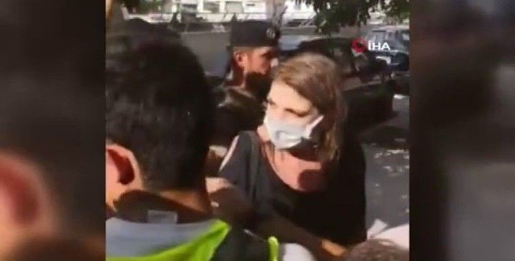 Lübnanlı protestocular Adalet Bakanı’na suyla saldırdı