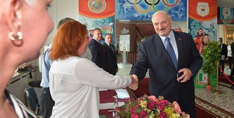 Belarus'ta resmi olmayan sonuçlara göre seçimi Lukaşenko kazandı