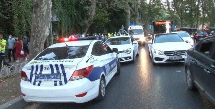 Beşiktaş'ta kontrolü kaybeden motosiklet yayalara çarptı