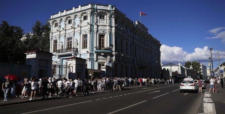 Belarus’taki cumhurbaşkanlığı seçimi sonucunu protesto eden göstericiler güvenlik güçlerince dağıtıldı
