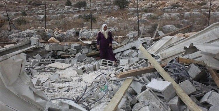 İsrail askerleri Batı Şeria'da Filistinlilere ait bir ev ile su deposunu yıktı