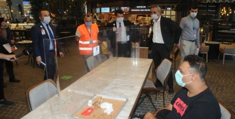 İstanbul Havalimanı'nda yolcu ve işletmelere koronavirüs denetimi
