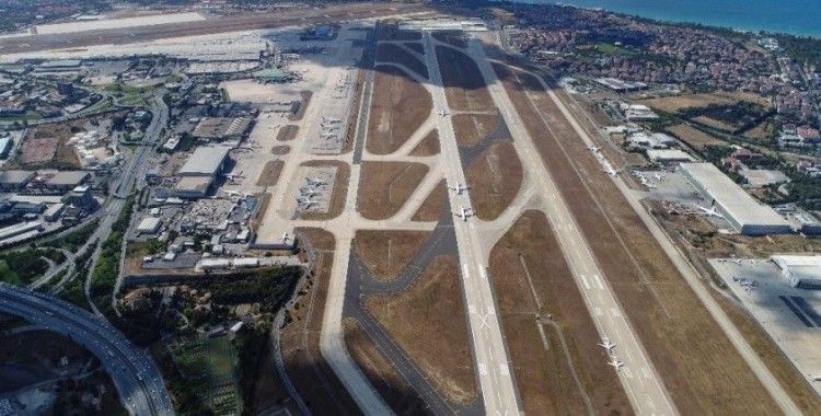 Seferler başlayınca Atatürk Havalimanı pistinde park eden uçaklar azaldı