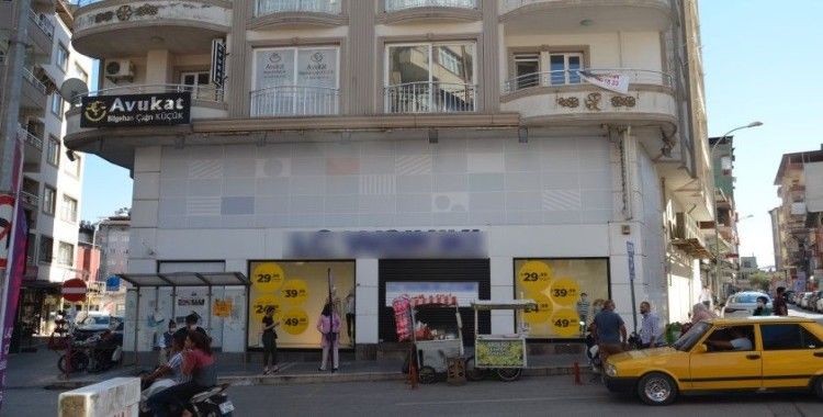 Hatay'da çalışanlarında koronavirüs tespit edilen zincir mağaza kapatıldı