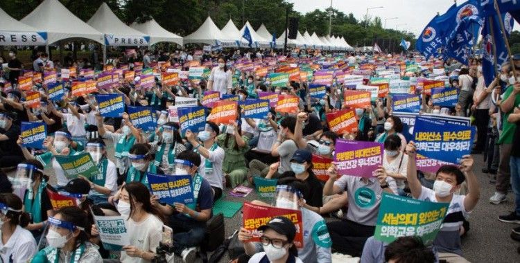 Güney Kore'de doktorlar sağlık reformuna karşı greve çıktı