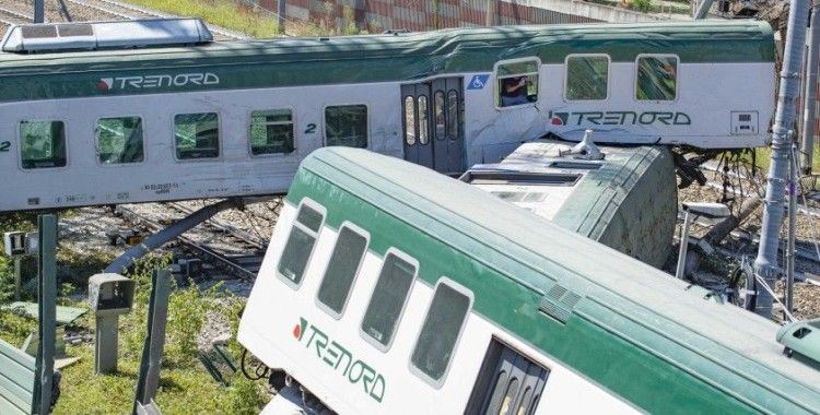 İtalya'nın kuzeyinde tren raydan çıktı: 3 yaralı