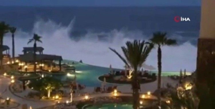 Genevieve Kasırgası Meksika kıyılarına ulaştı: 2 ölü