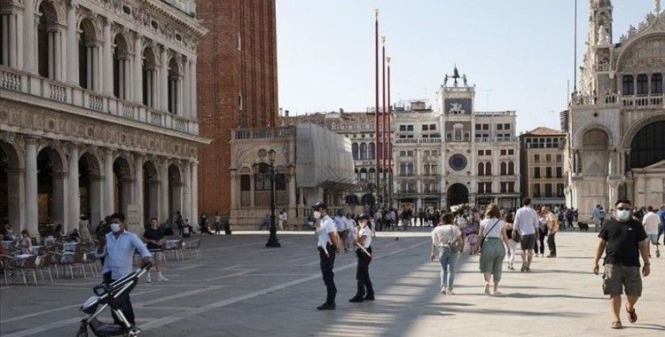 İtalya'da günlük Kovid-19 vaka sayısı 12 Mayıs'tan beri ilk kez bini geçti