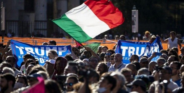 İtalya’da Covid-19 kısıtlamaları protesto edildi
