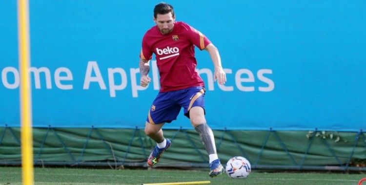 Barcelona'da kalan Lionel Messi ilk antrenmanına çıktı