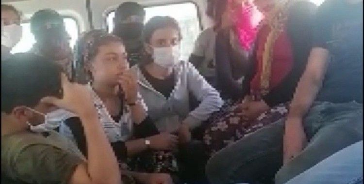 Konya'da minibüse binen 31 kişi jandarmaya yakalandı