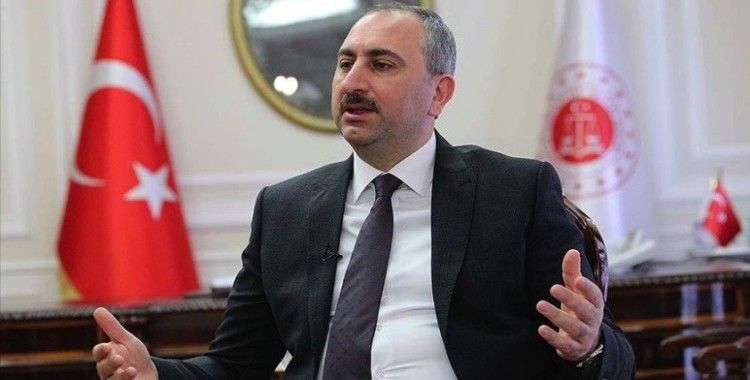 Adalet Bakanı Gül: Gençlerimiz, art niyetli çirkin genellemeleri değil, övgü sözlerini hak ediyor