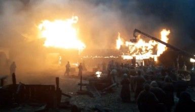 Rusya'da film stüdyosunda çekimler sırasında yangın çıktı