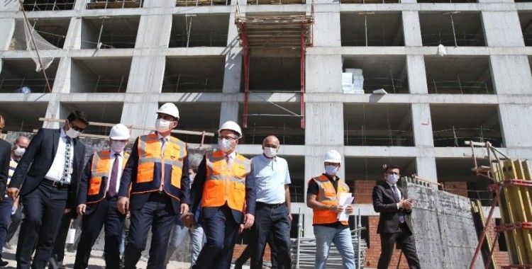 Bakanlar Kasapoğlu ve Kurum yurt inşaatında incelemede bulundu