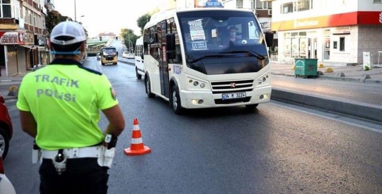 İstanbul'da Kovid-19 tedbirleri kapsamında minibüsler denetlendi