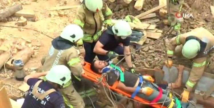 Çalıştığı 10 metrelik çukurda bayılan işçiyi itfaiye ekipleri kurtardı