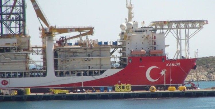 "Kanuni" kırmızı beyaza boyandı, Türk bayrağı işlendi