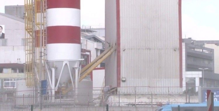Kadıköy'de çimento santralinin bacası patladı