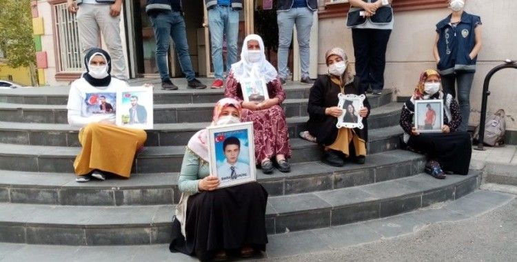 HDP önündeki ailelerin evlat nöbeti 374’üncü gününde