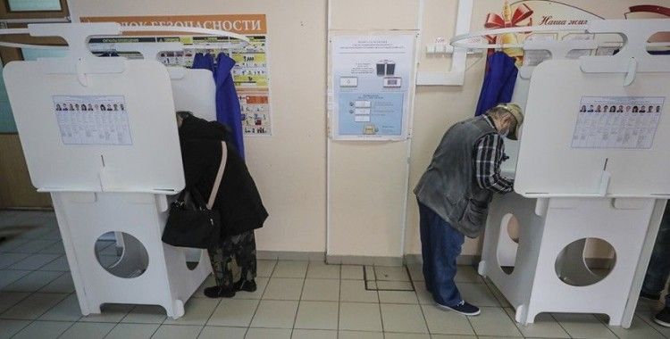 Rusya’da ara seçimler için halk sandık başında