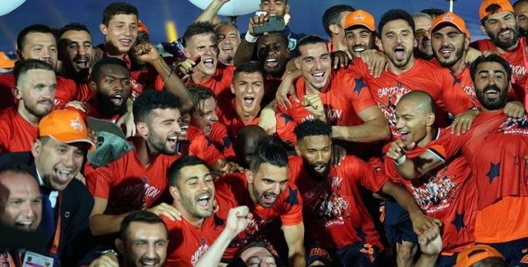 Şampiyon Başakşehir sezonu açıyor
