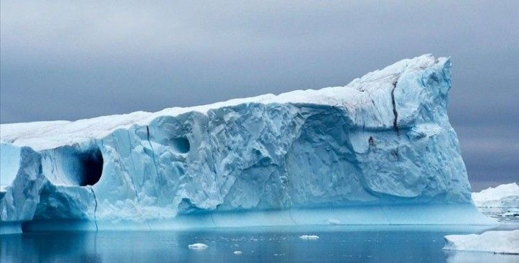 İklim değişikliği nedeniyle Grönland'da büyük bir buzul parçalandı