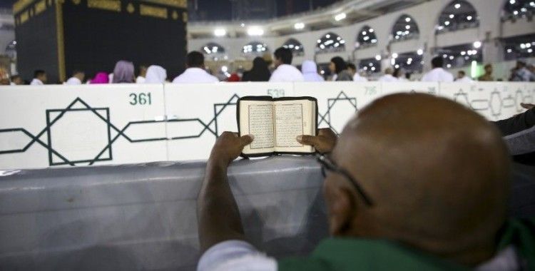 Suudi Arabistan umre ziyaretlerini kademeli olarak başlatmaya hazırlanıyor